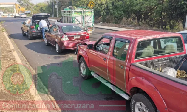 Carambola a la altura de la agencia Nissan, Xalapa