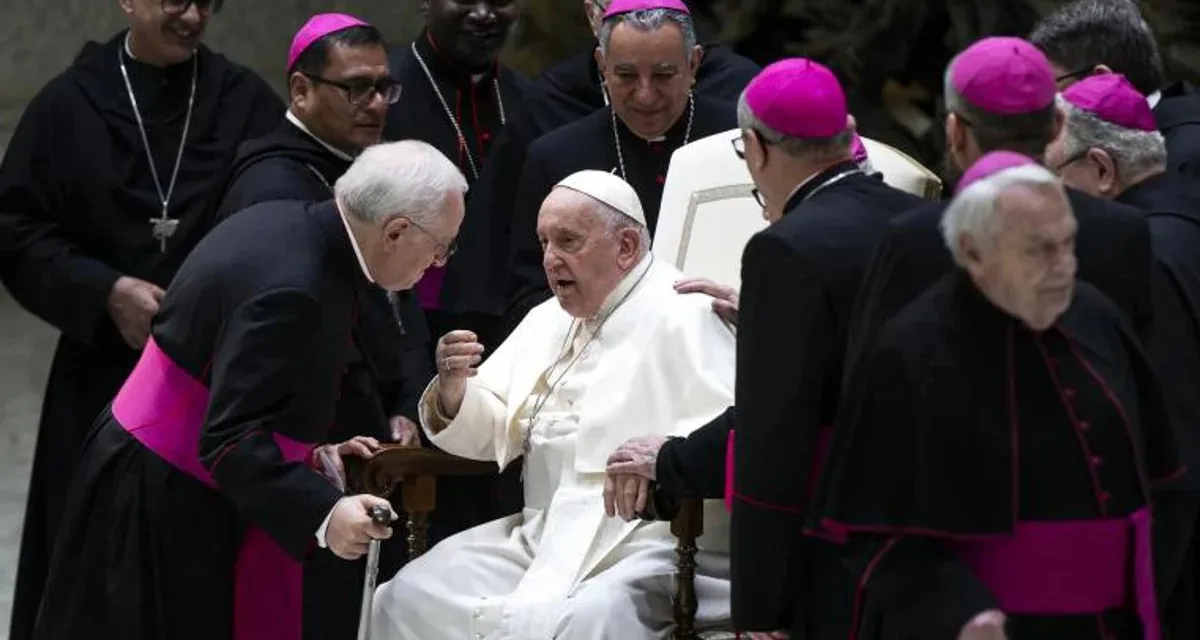 Papa Francisco pide a curas que no hagan ‘dormir’ a los fieles durante las homilías