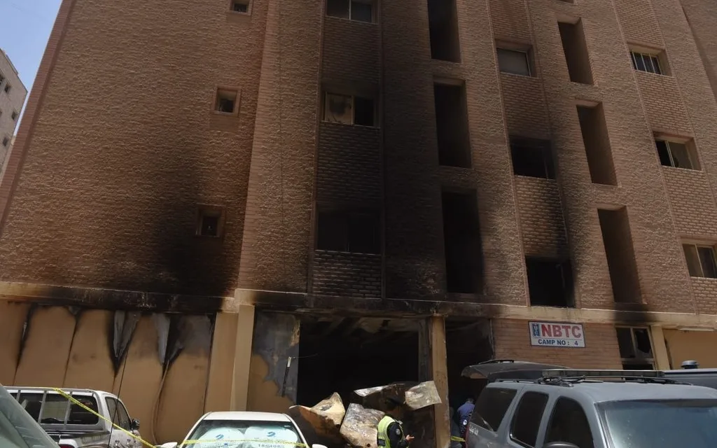 Video:Decenas de muertos tras el incendio en un edificio residencial en Kuwait