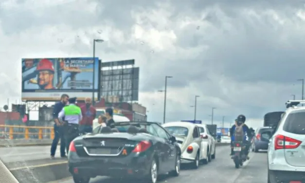 Carambola en el puente de la avenida Miguel Alemán