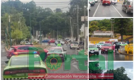 Tarde de accidentes en Xalapa, se les olvido sacar los neumáticos para lluvia!