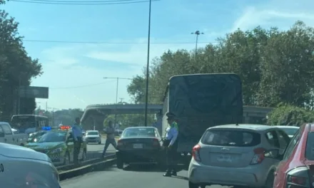 Accidente de tránsito a la altura del Parque Doña Falla en Xalapa