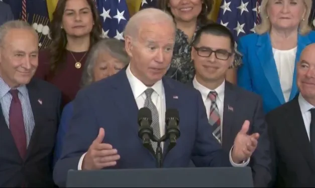 Dan a conocer un programa que regularizaría a migrantes que viven ilegalmente en EE.UU.