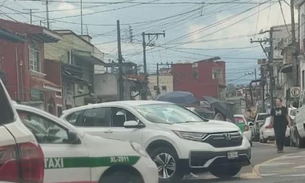 Accidente de tránsito en Bravo y calle José María Morelos
