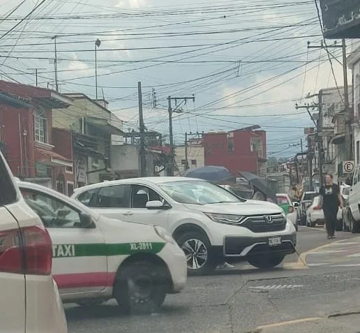 Accidente de tránsito en Bravo y calle José María Morelos