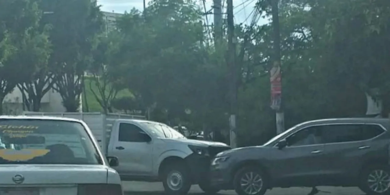 Accidente de tránsito a la altura de la Fiscalía General del Estado, Xalapa