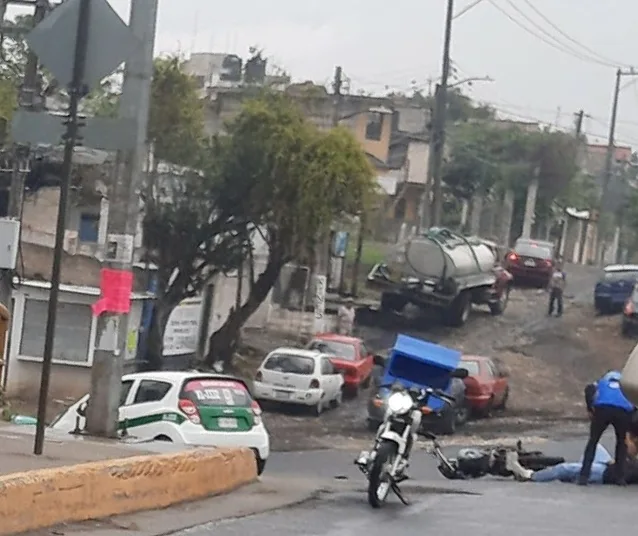 Motociclista lesionado en accidente de tránsito en Chedraui Caram