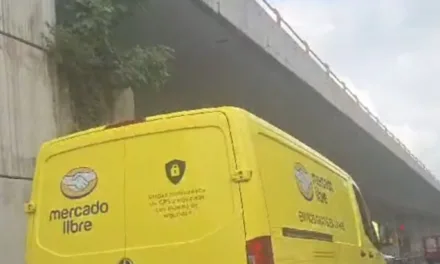 Accidente de tránsito en la lateral del puente Bicentenario,  Xalapa