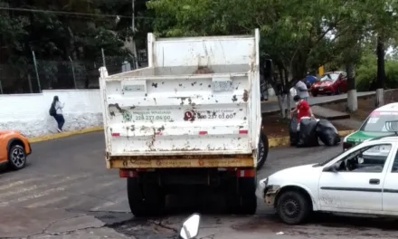 Accidente de tránsito a la altura de Cecan en Xalapa