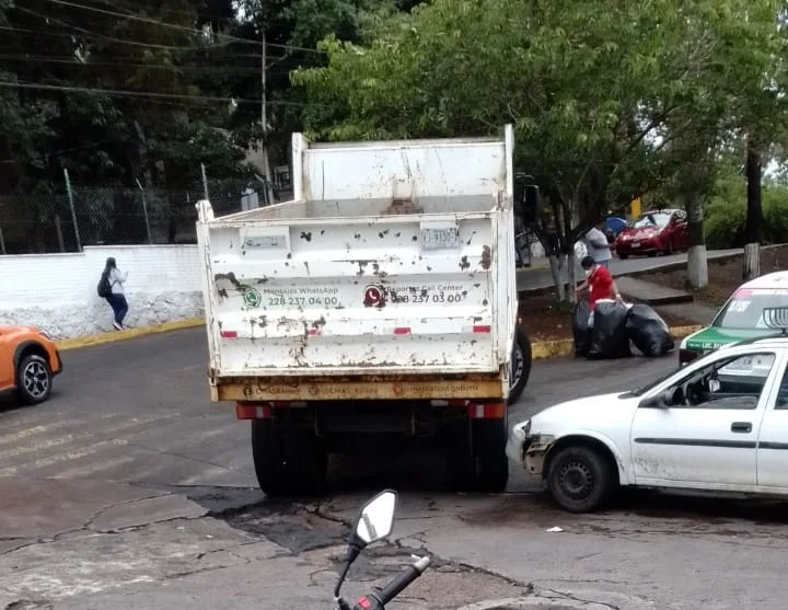 Accidente de tránsito a la altura de Cecan en Xalapa