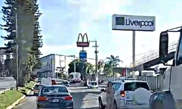 Choque  a la altura de Plaza Cristal, Xalapa