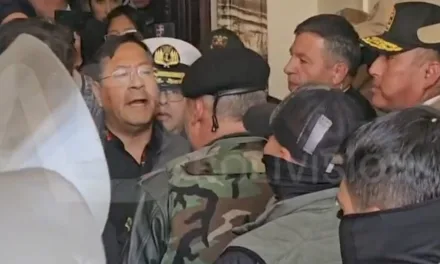 En Bolivia el comandante general del Ejército, ya había amenazado con tomarse el palacio presidencial.