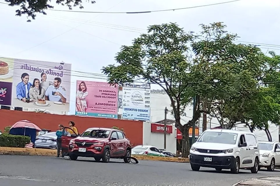 Accidente de tránsito en Araucarias esquina Pico de Orizaba