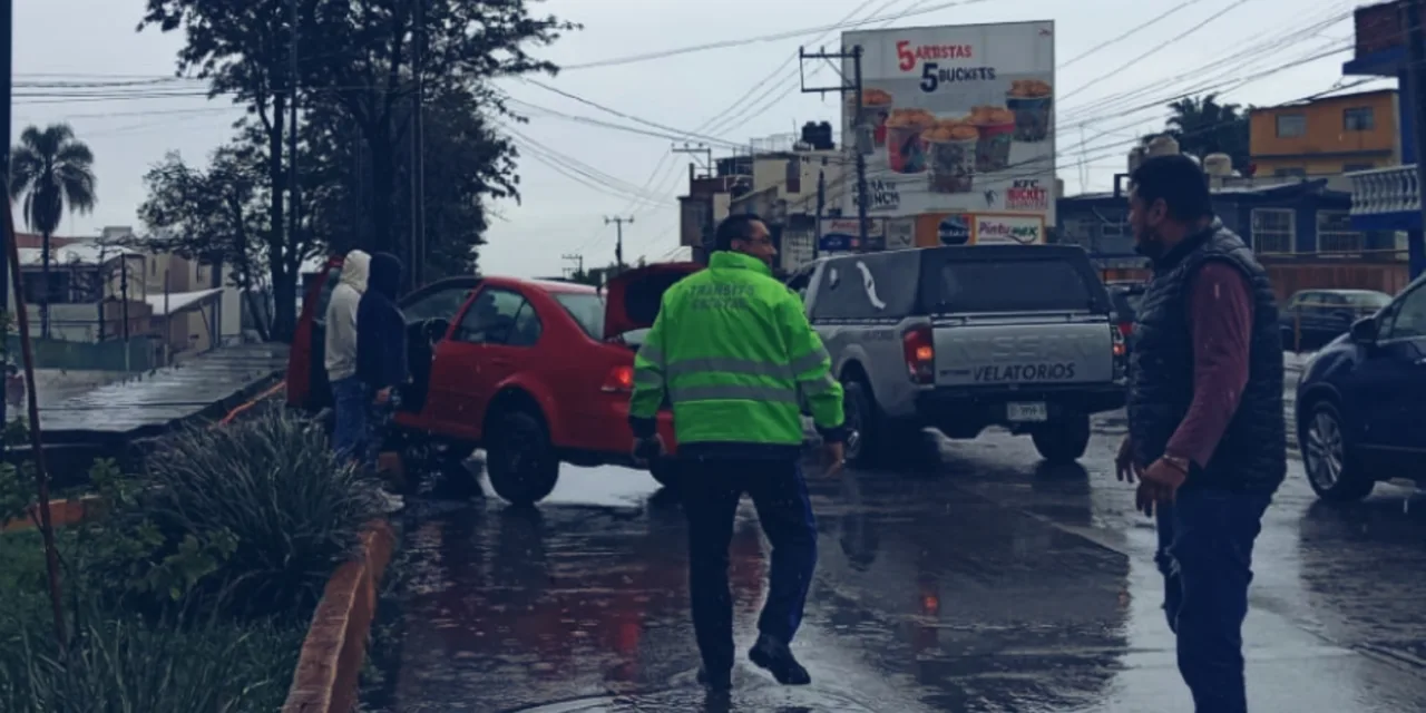Accidente de tránsito en la avenida Lázaro Cárdenas,  Xalapa