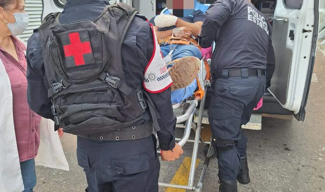 Paramédicos de SSP atienden persona que sufrió lesión en Indeco Animas en Xalapa.