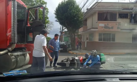 Accidente de tránsito en la avenida Pípila, Xalapa