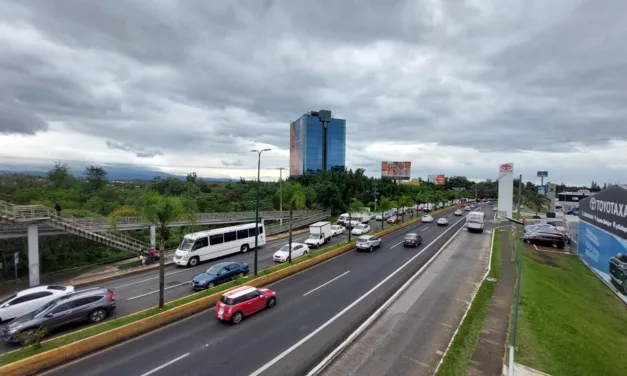 En Xalapa con una maxima de 26.9 y con probabilidad de lluvias con tormentas en las regiones montañosas