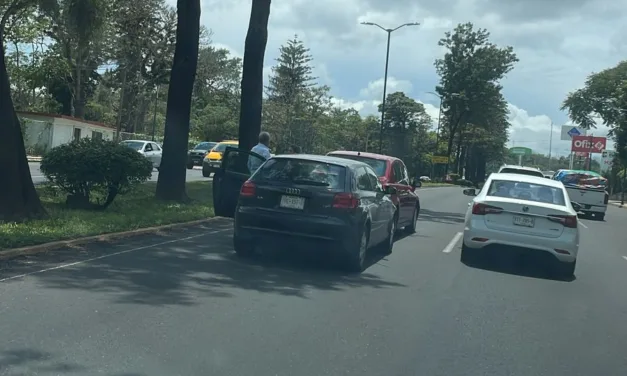 Accidente de tránsito a la altura de la Estancia Garnica, Xalapa