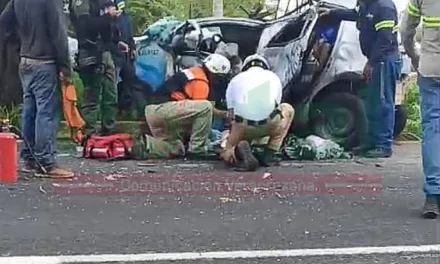 Accidente de tránsito en la carretera Xalapa-Veracruz, a la altura de El Lencero