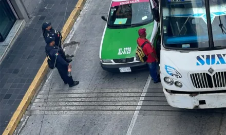 Chocan taxi y camión de Xalapeños Ilustres