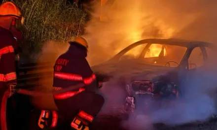 Se incendia vehículo en la carretera Xalapa- Alto Lucero