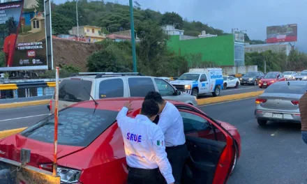 Accidente de tránsito en el puente Macultepetl, Xalapa