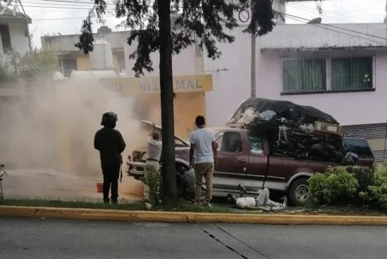 Se incendia camioneta en la avenida Pípila, Xalapa