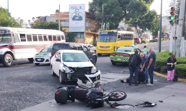 Motociclista lesionado en la avenida Manuel Ávila Camacho, Xalapa