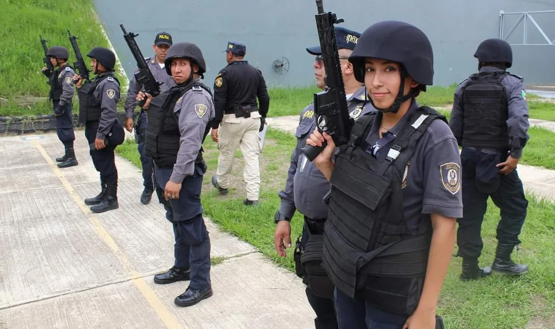 Elementos del Ipax reciben capacitaciones en materia de arme, desarme y prácticas de tiro, para fortalecer la actuación policial