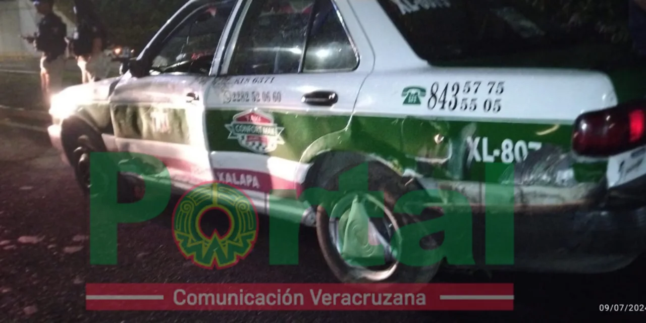 Tráiler impacta taxi a la altura del Orfis, Xalapa