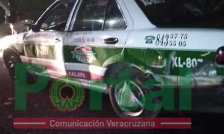 Tráiler impacta taxi a la altura del Orfis, Xalapa