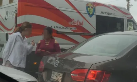 Choque por alcance frente a plaza Américas, ocasiona tráfico vehícular