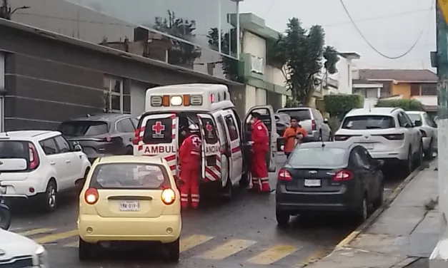 Motociclista lesionado en accidente de tránsito en Ávila Camacho, Xalapa