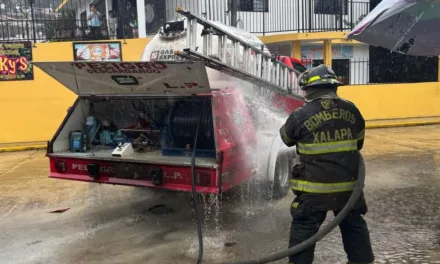 Sin personas lesionadas, tras flamazo de pipa de gas  en Xalapa
