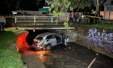 Video:Menor es arrastrada por la corriente a bordo de una camioneta en Zapopan; está desaparecida