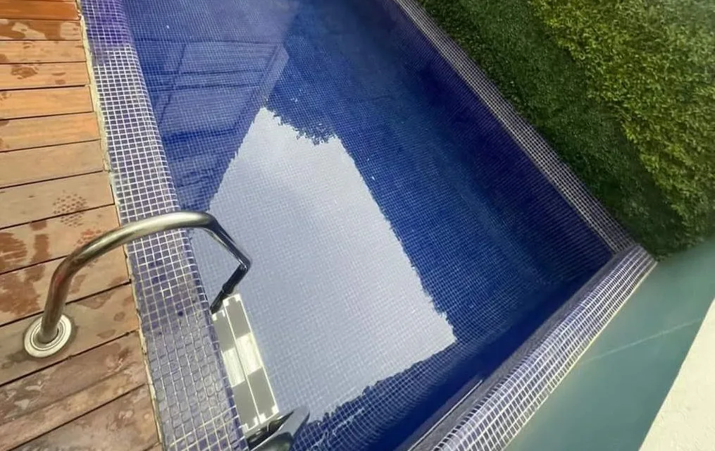 Mujer adulta mayor muere por ahogamiento en piscina de su departamento, Coyoacán