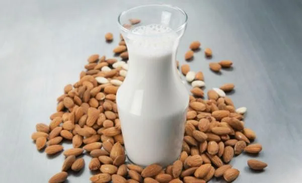 ¿Existe la leche de almendras? Estas son la mejores, según Profeco