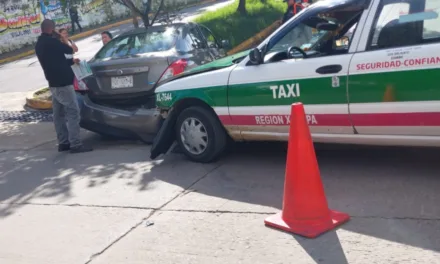 Accidente de tránsito en la avenida Diamante, Xalapa