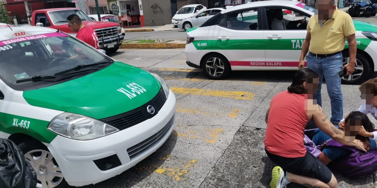 Mujer atropellada por taxi en 20 de Noviembre, Xalapa