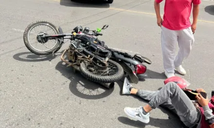 Motociclista lesionado en accidente de tránsito sobre Chedraui Caram, Xalapa