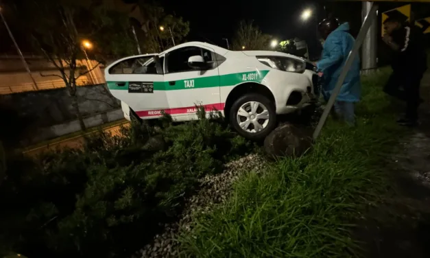 Se accidenta taxista a la altura del Velodromo, Xalapa