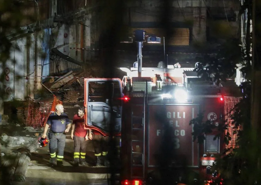 2 muertos y 13 heridos en Nápoles, Italia por el derrumbe de un balcón