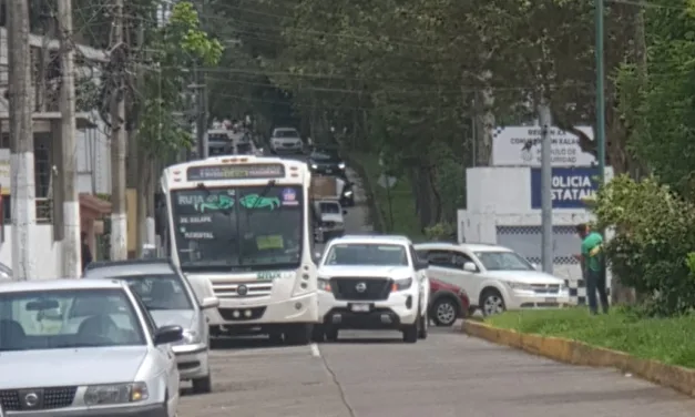 Accidente de tránsito en la avenida Araucarias, Xalapa