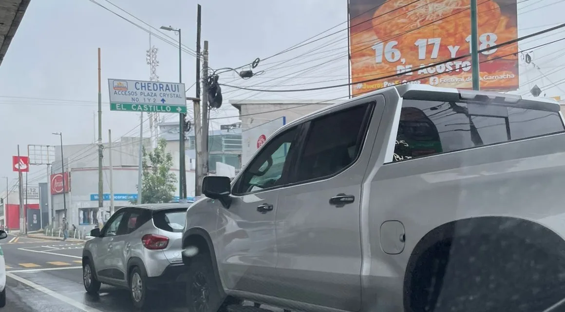 Choque por alcance a la altura del puente Bicentenario, Xalapa