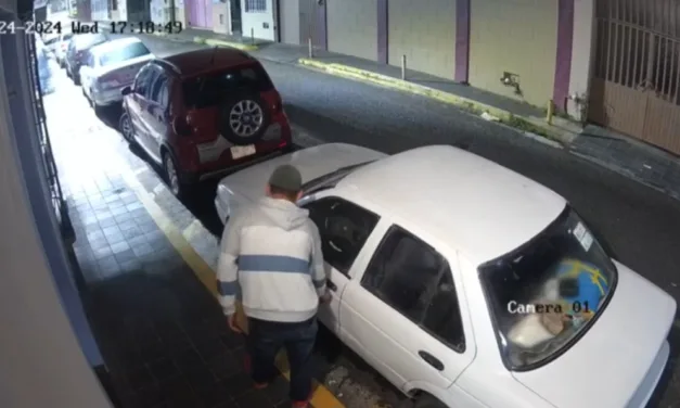 Video: Momento en que se roban vehículo en el centro de Xalapa