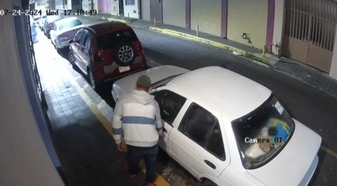 Video: Momento en que se roban vehículo en el centro de Xalapa