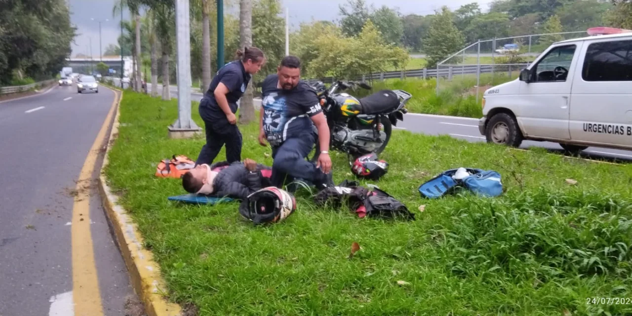 Motociclistas lesionados en la carretera Xalapa-Coatepec