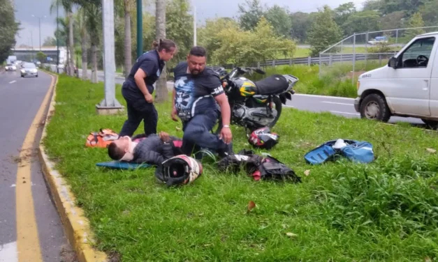 Motociclistas lesionados en la carretera Xalapa-Coatepec
