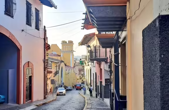 Miércoles despejado a medio nublado en llanuras y montañas del norte y centro de Veracruz, y nublados con lluvias y tormentas en cuencas del sur