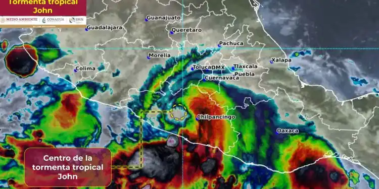 Huracán John se degrada a tormenta tropical tras tocar tierra en Guerrero